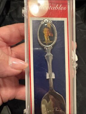 Collectible Presidential Silver Tone Spoon with Portrait president Bush